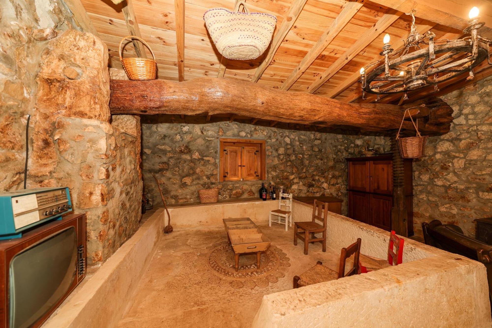 Вилла Renovated Wine Press House - With Pool Порту-ди-Мош Экстерьер фото