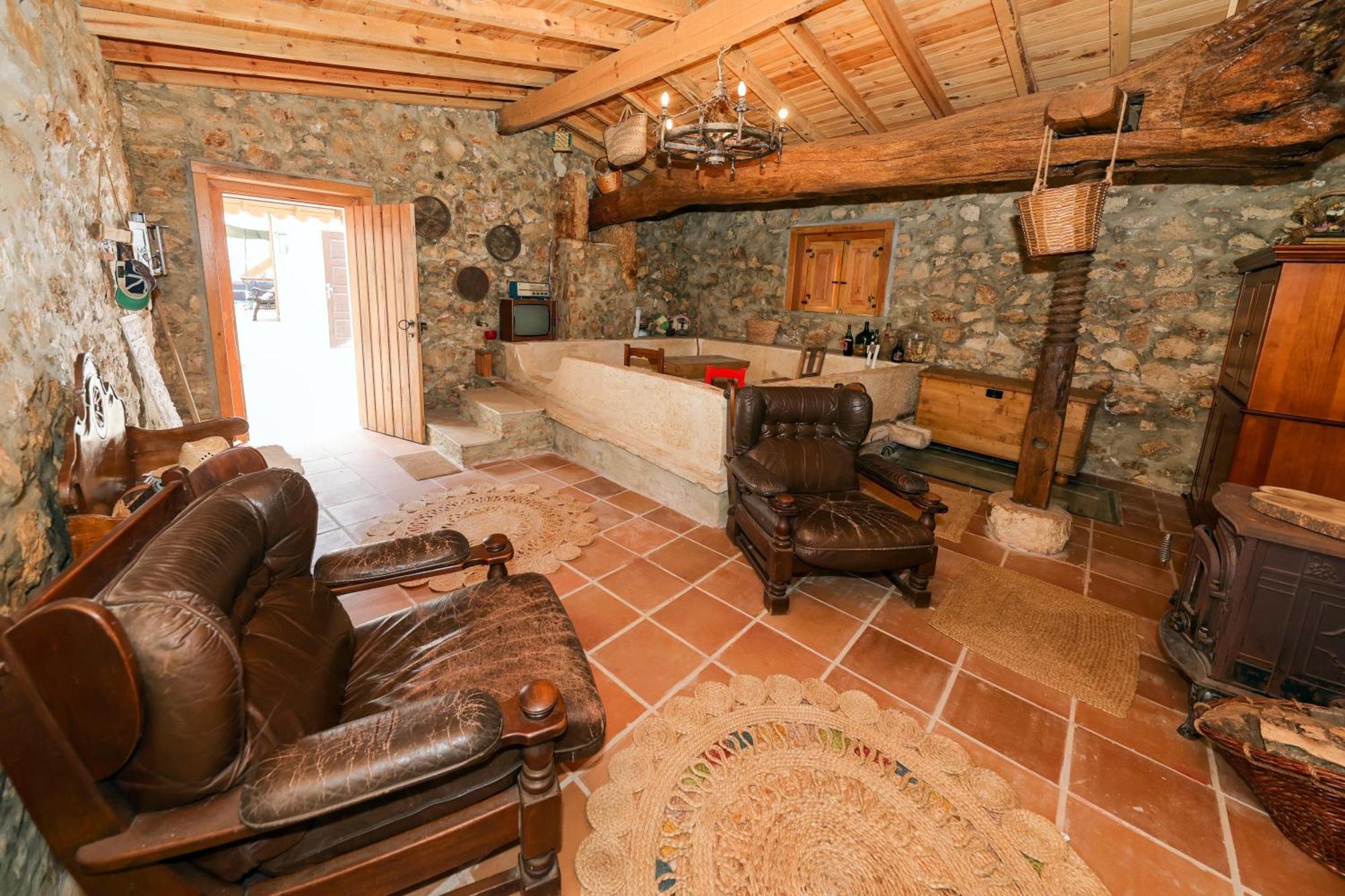 Вилла Renovated Wine Press House - With Pool Порту-ди-Мош Экстерьер фото